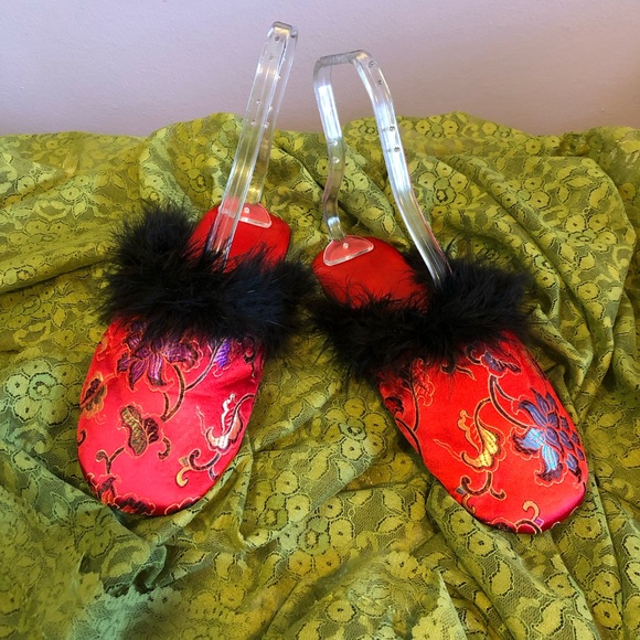Marabou Feather Satin Slippers Floral Red Multi
New without tags - Picture 4 of 8